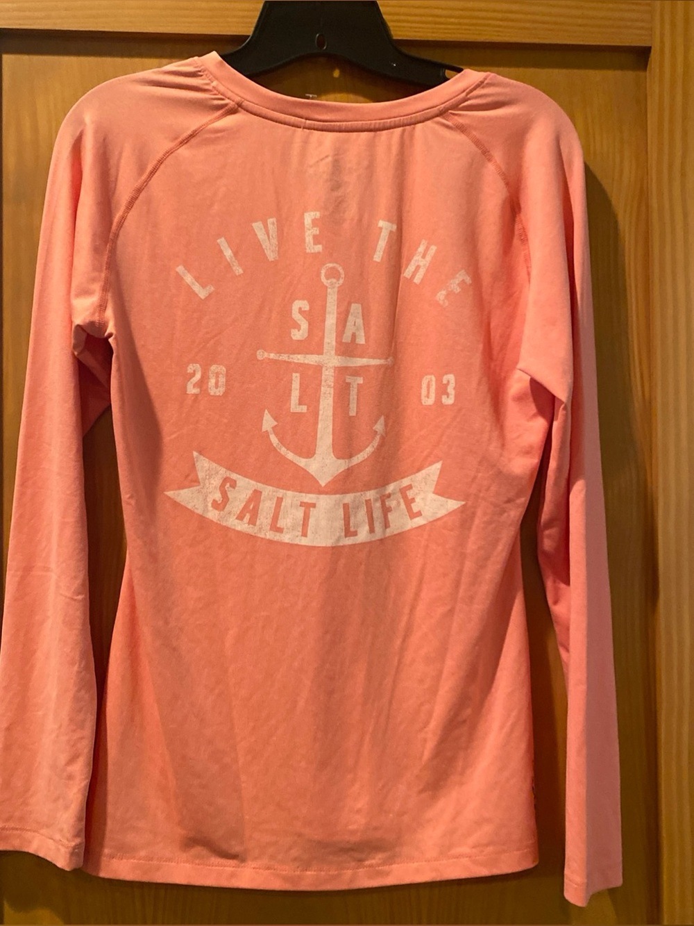Salt Life Women’s Light Salmon V-Neck Live The Salt Life L/S DriFit Shirt Small